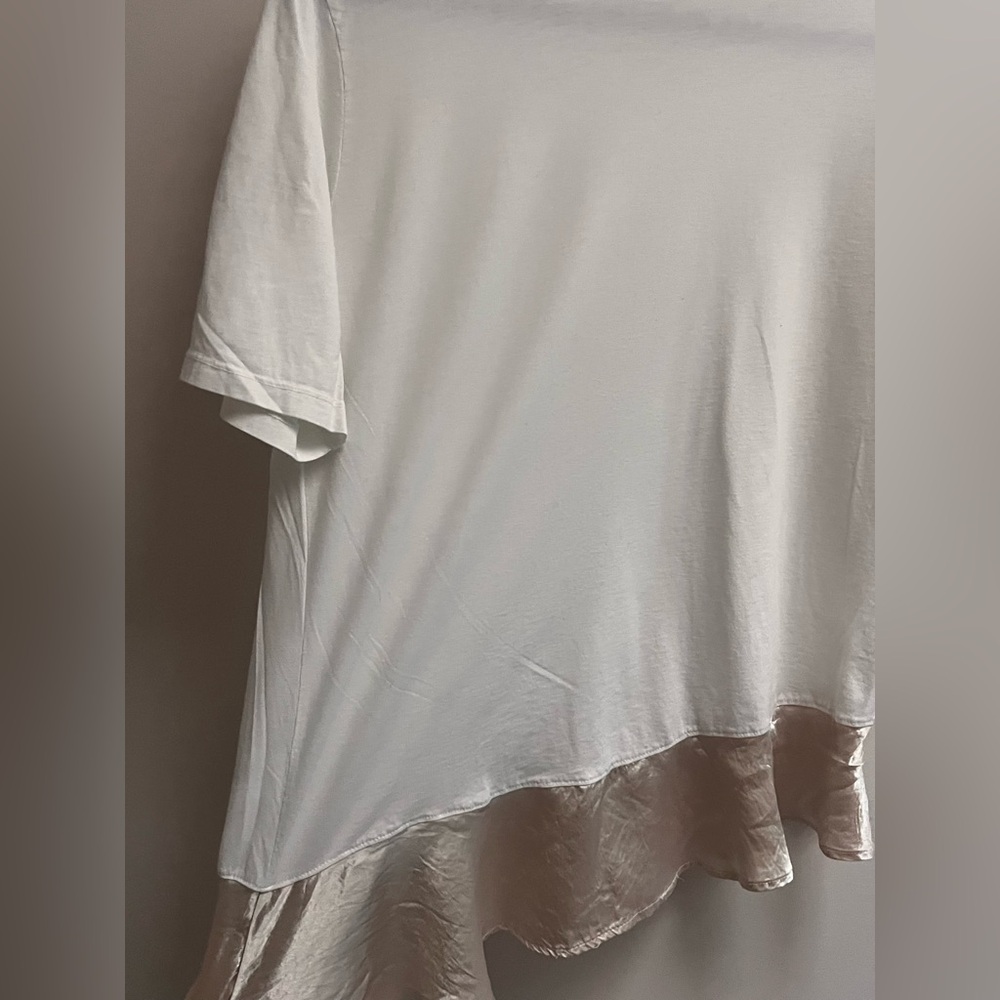 CLU Women’s White Short Sleeve T-Shirt with Ruffle Asymmetrical Hem -Size Medium - Picture 9 of 9